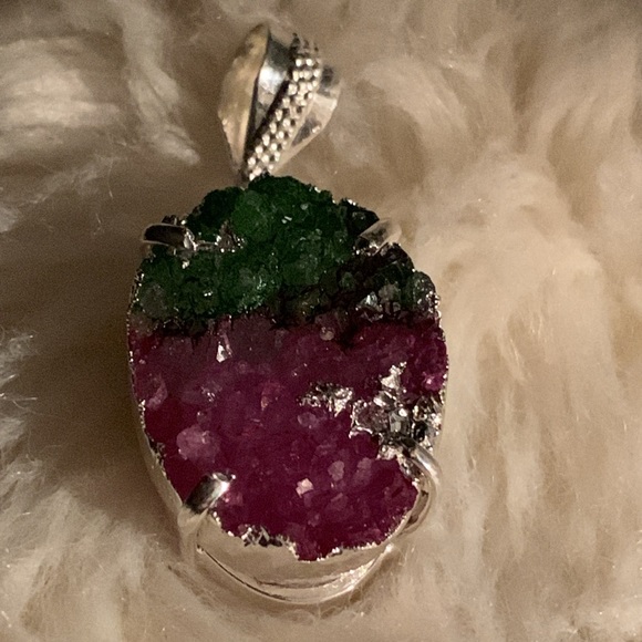 Green and pink natural Druzy healing crystal pendant - Picture 7 of 8